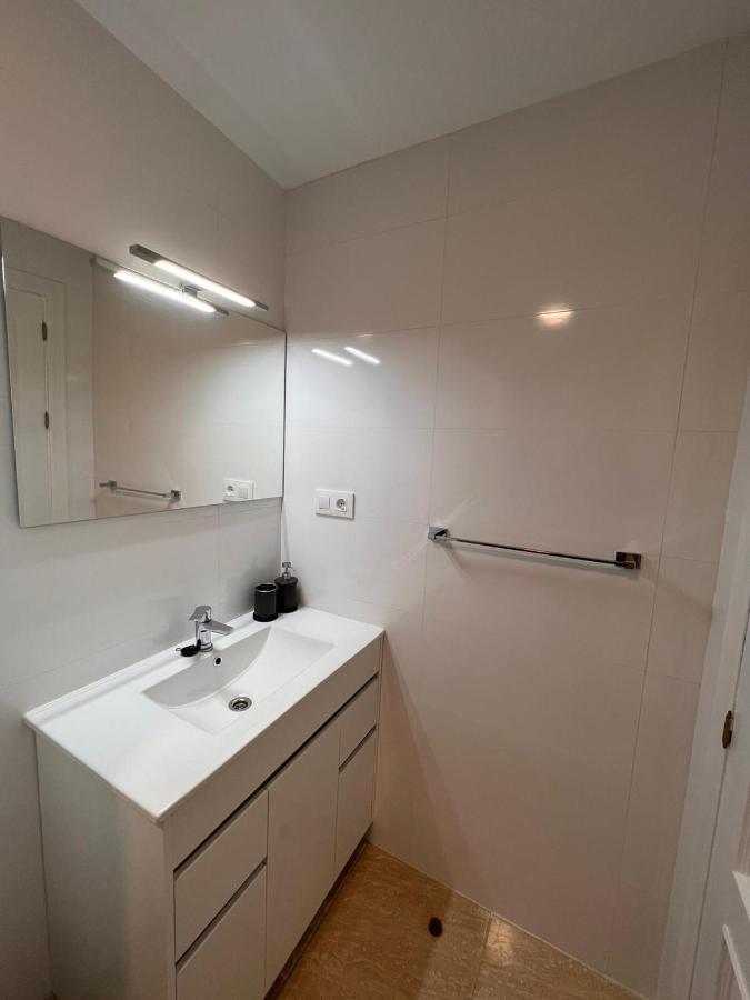 Torremolinos Centro - Beautiful , Newly Renovated 2 Bedroom Apartment ภายนอก รูปภาพ